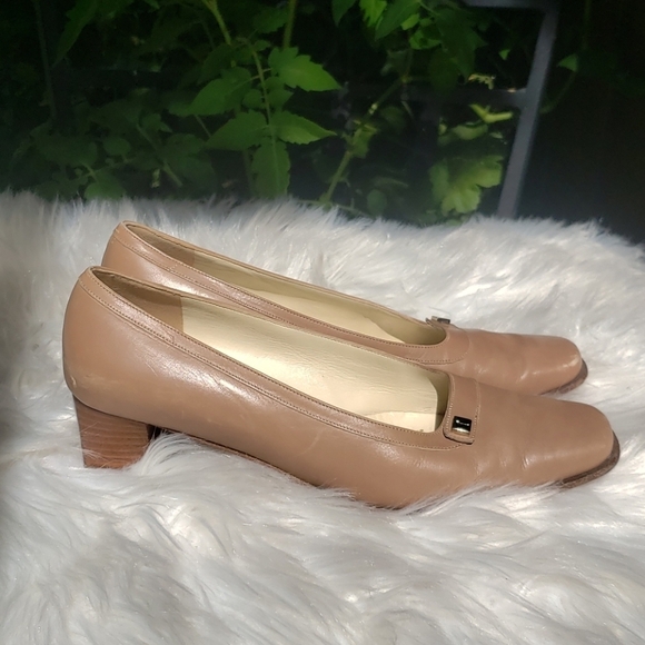 Salvatore Ferragamo Taupe Leather Heels 5.5C - Picture 11 of 15
